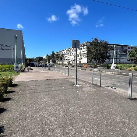 Appartement Proche Aeroport Au Rez-De-Chaussee Les Abymes Exterior photo